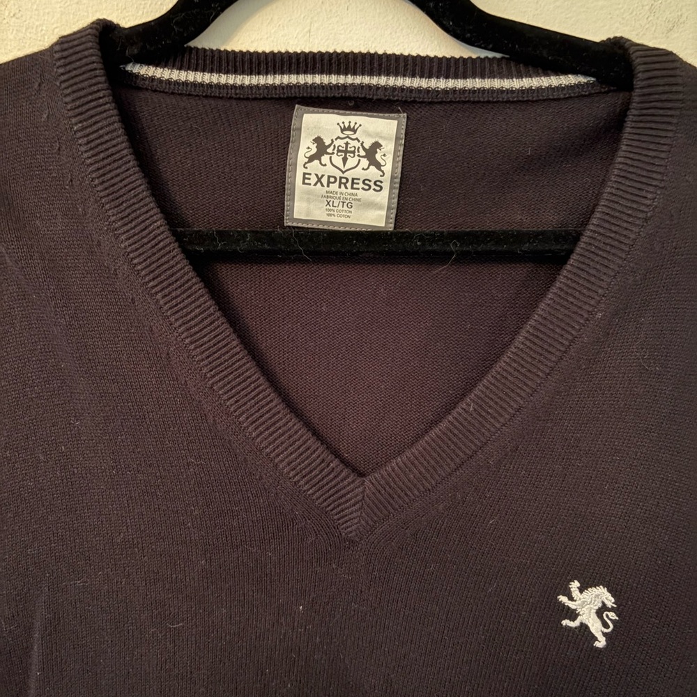 Express Men's V-Neck Black Sweater Lion Logo- 100% Cotton -Sz 2XL - Picture 3 of 8